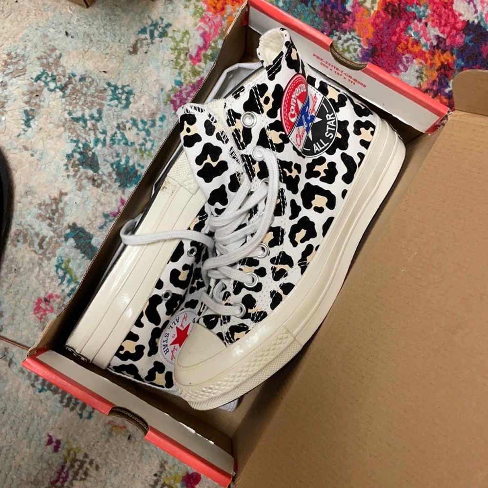 Leopard print converse